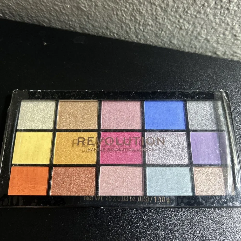 Revolution Reloaded Sugar Pie 15 Eyeshadow Palette New